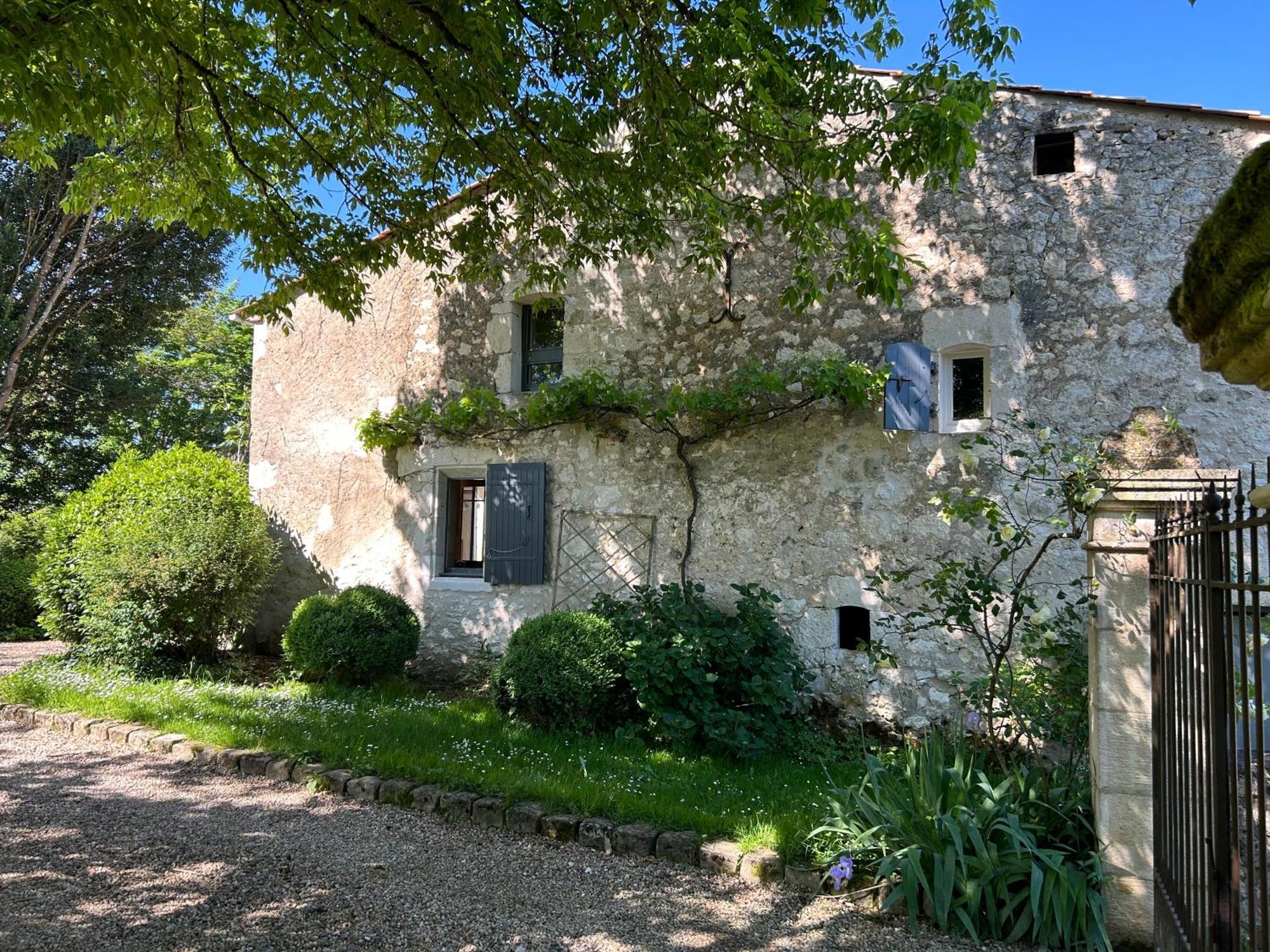 Hotel Entre-Vignes-Et-Bastides Montcaret Exterior foto